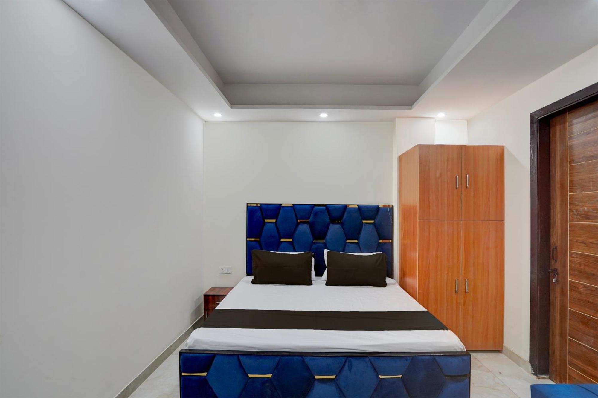 Hotel O R.N Residency Hotel Газиабад Экстерьер фото