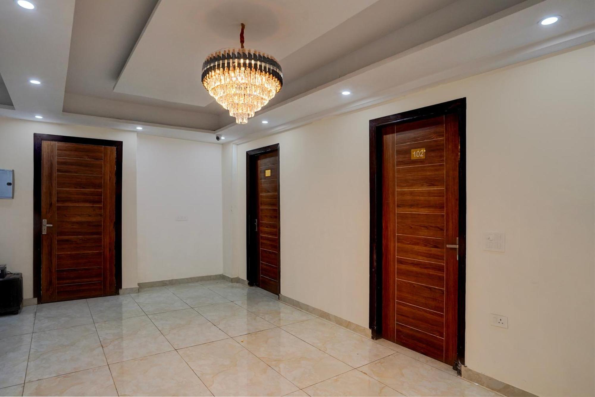 Hotel O R.N Residency Hotel Газиабад Экстерьер фото