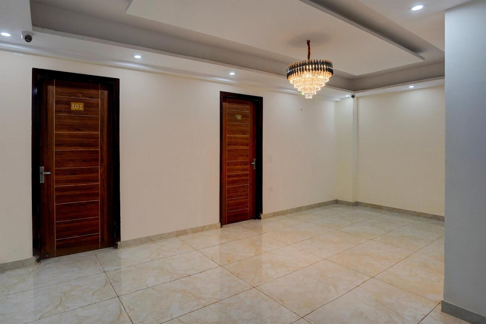 Hotel O R.N Residency Hotel Газиабад Экстерьер фото
