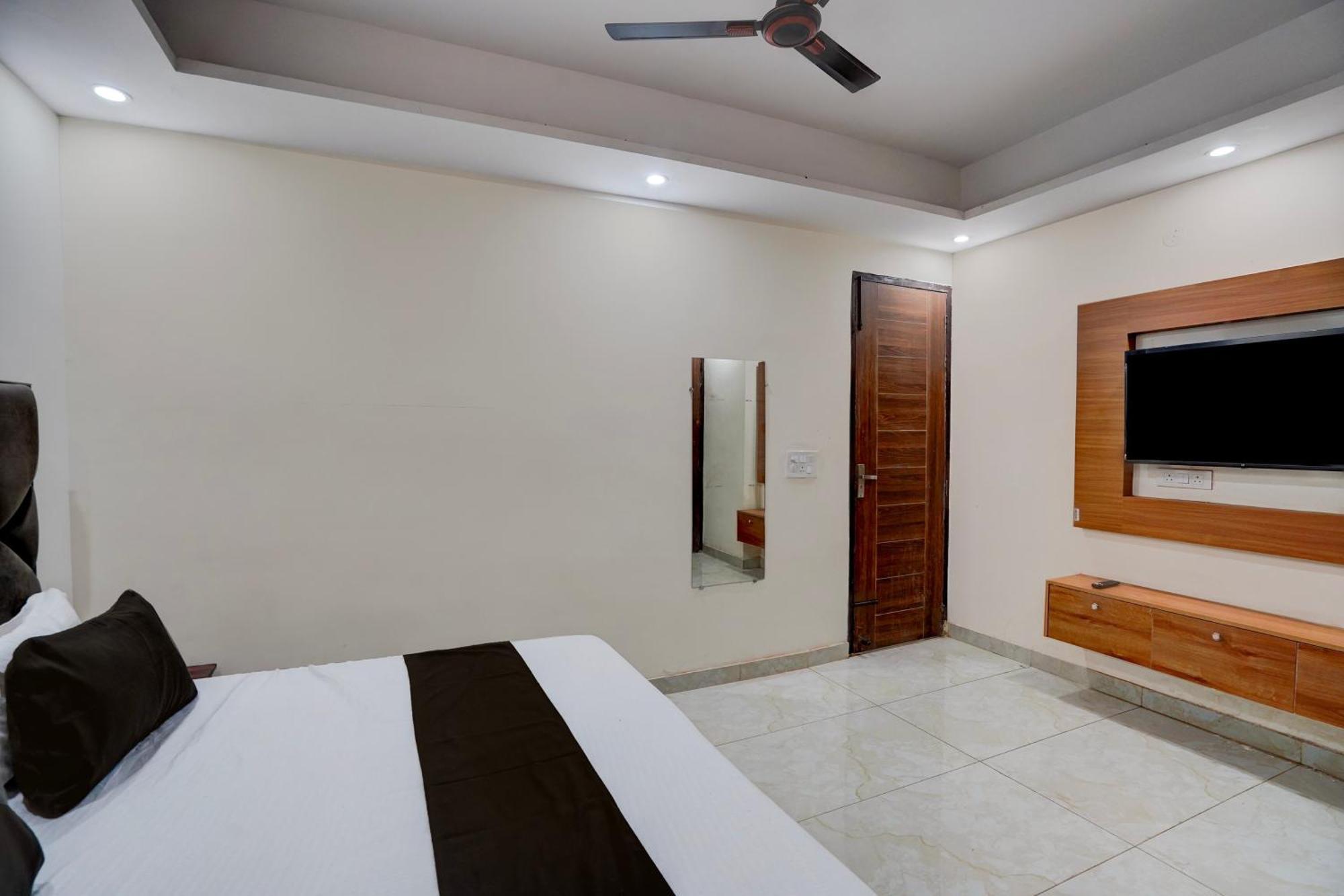 Hotel O R.N Residency Hotel Газиабад Экстерьер фото
