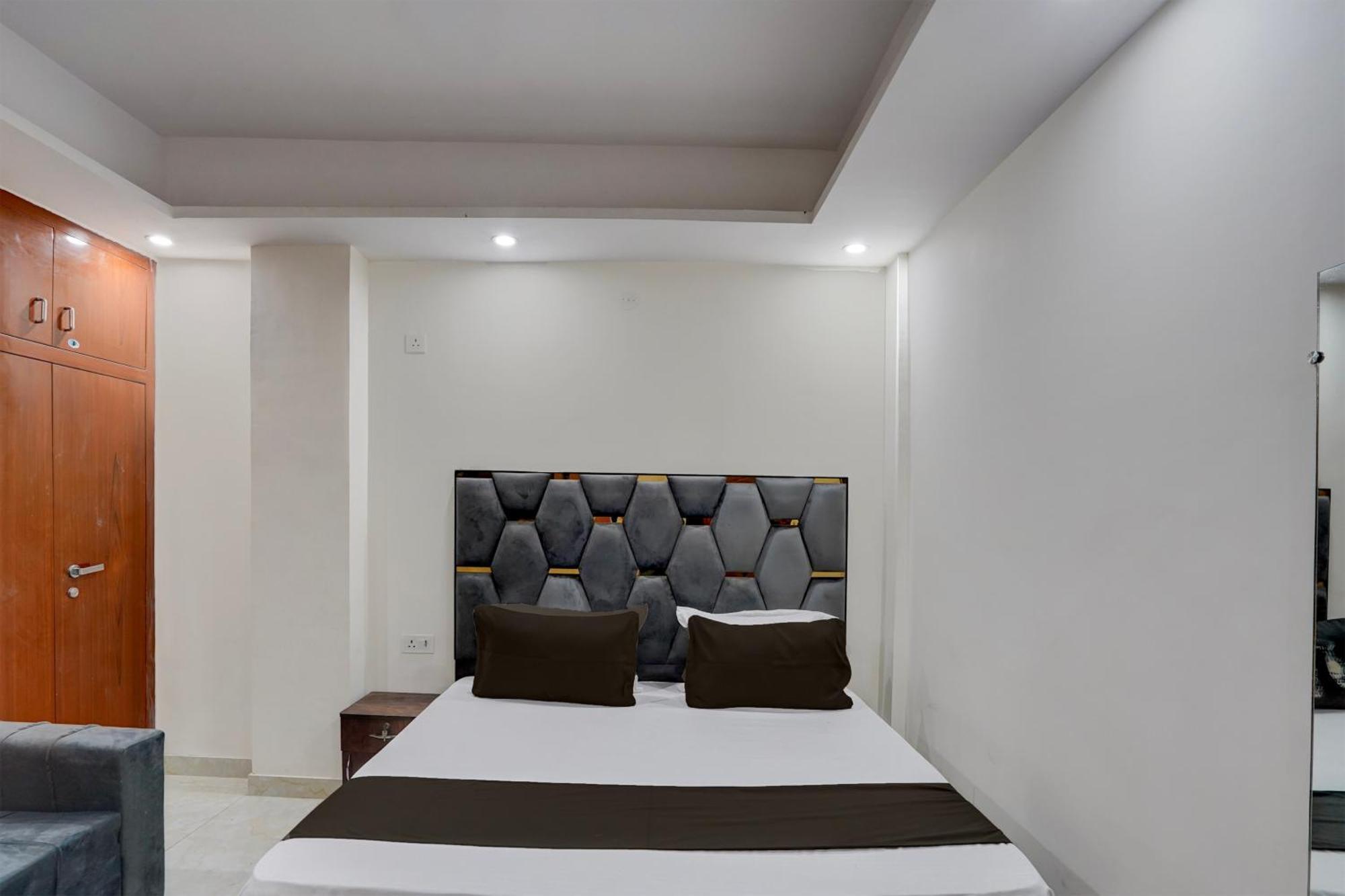 Hotel O R.N Residency Hotel Газиабад Экстерьер фото