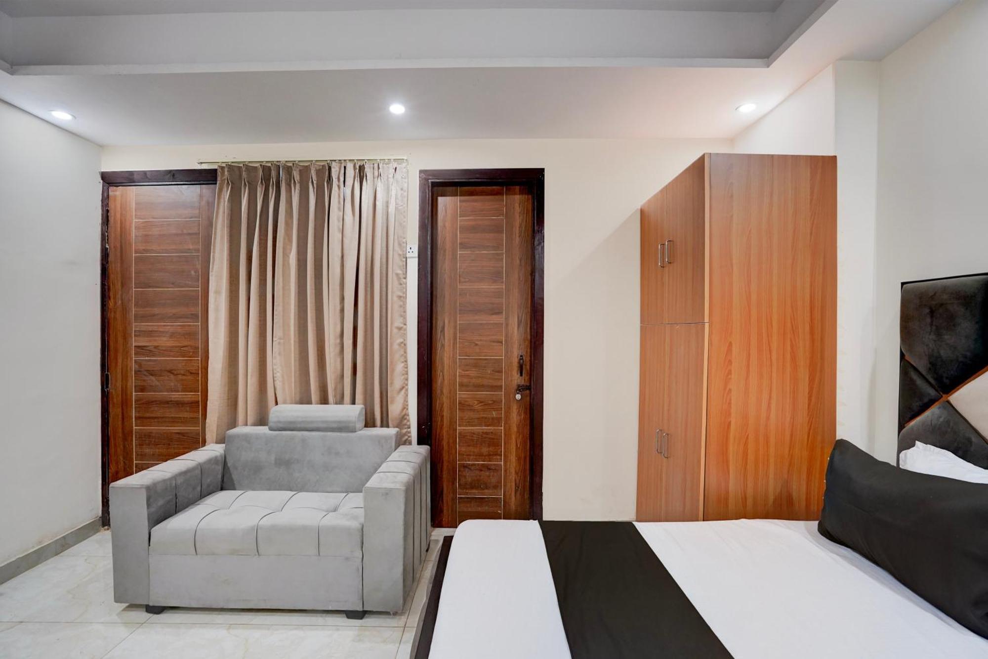 Hotel O R.N Residency Hotel Газиабад Экстерьер фото
